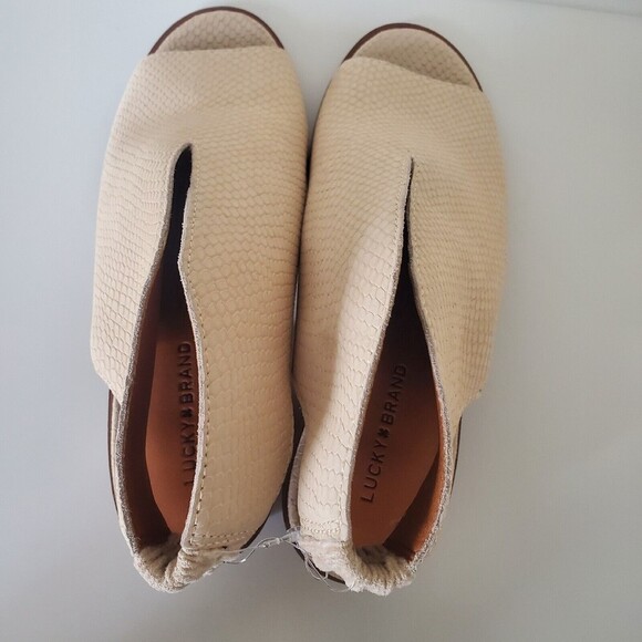 Lucky Brand Women's Terif Backstrap High Heel Sandal Heeled, Stucco 8M - Picture 8 of 16